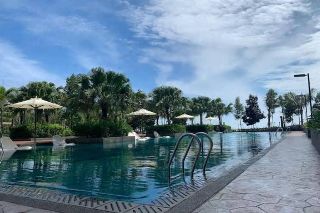 Adra Suites @ Timurbay Seafront Residence Куантан Екстериор снимка